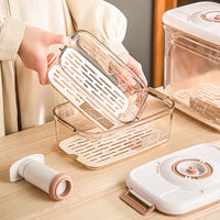 Transparent vacuum food storage container with pump lid — view 3