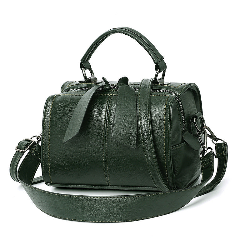 Elegant one-shoulder handbag in soft leather with gold-tone hardware — view 5