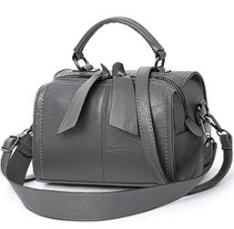 Elegant one-shoulder handbag in soft leather with gold-tone hardware — view 6