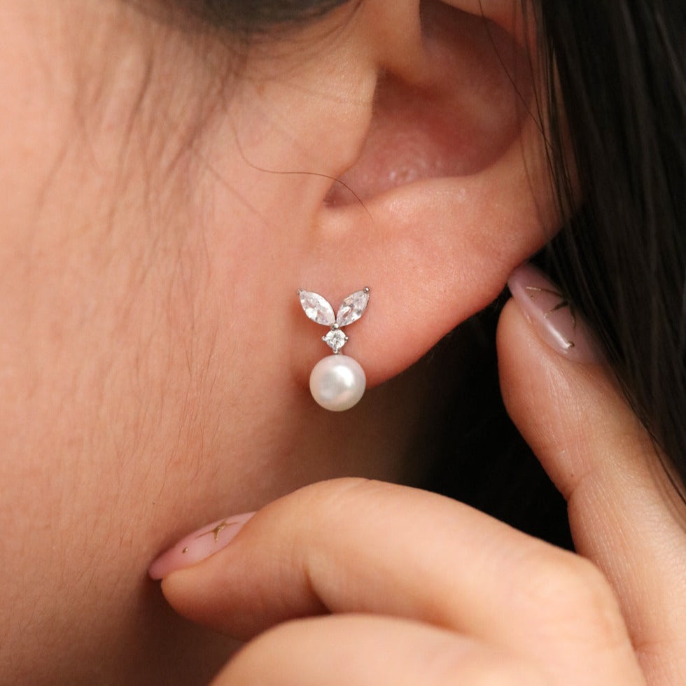 Cubic leaf pearl drop earrings with freshwater pearl