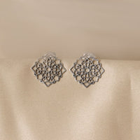 Cutwork Pattern Earrings-1