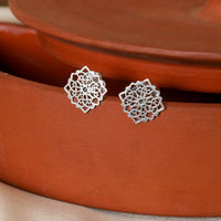 Cutwork Pattern Earrings-3