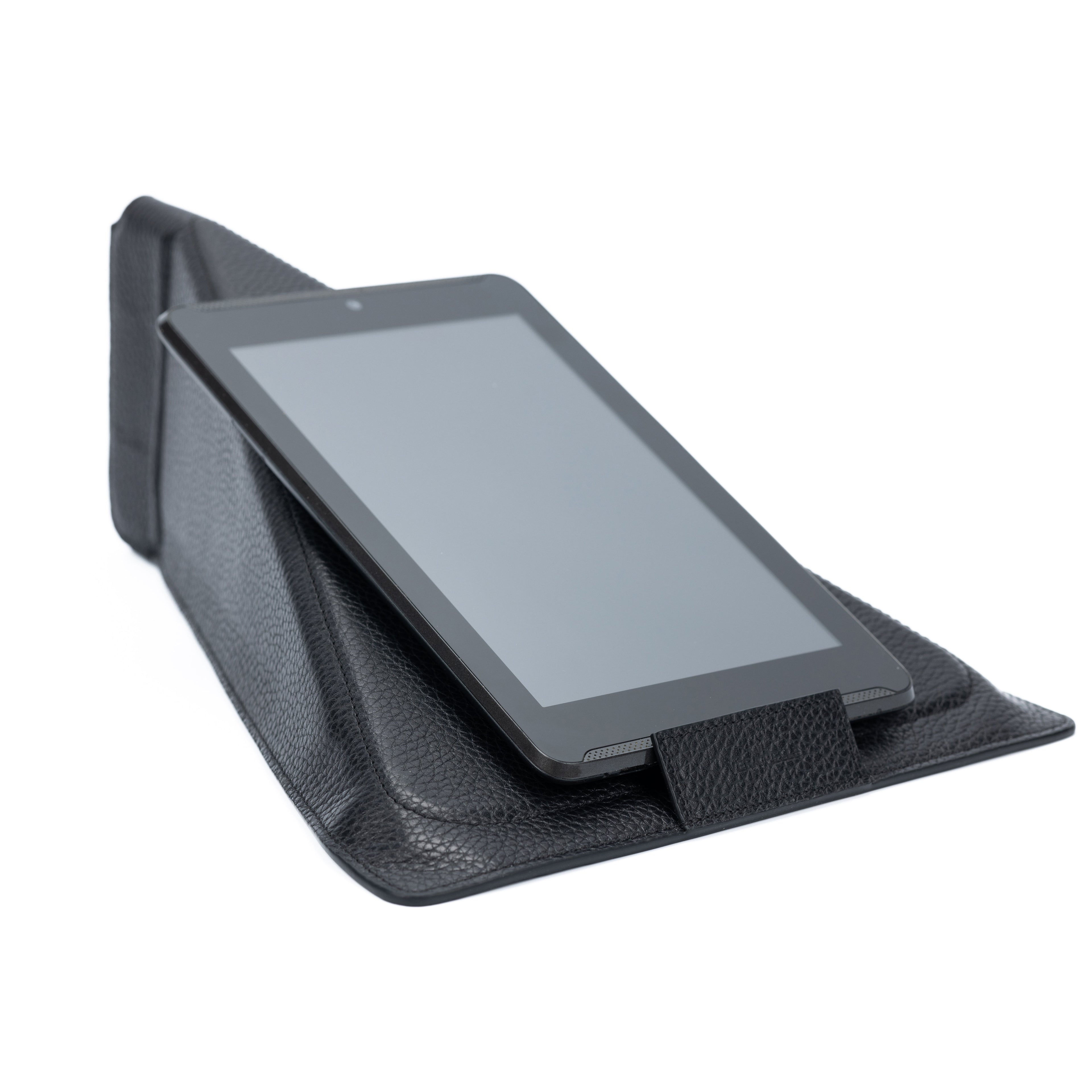 K0031AB | Genuine Leather, full grain, dollar grain Modular Tablet Case/Support. Black color. Closure with magnets. Dimensions: 22 x 31 cm. Packaging: Tnt bag.