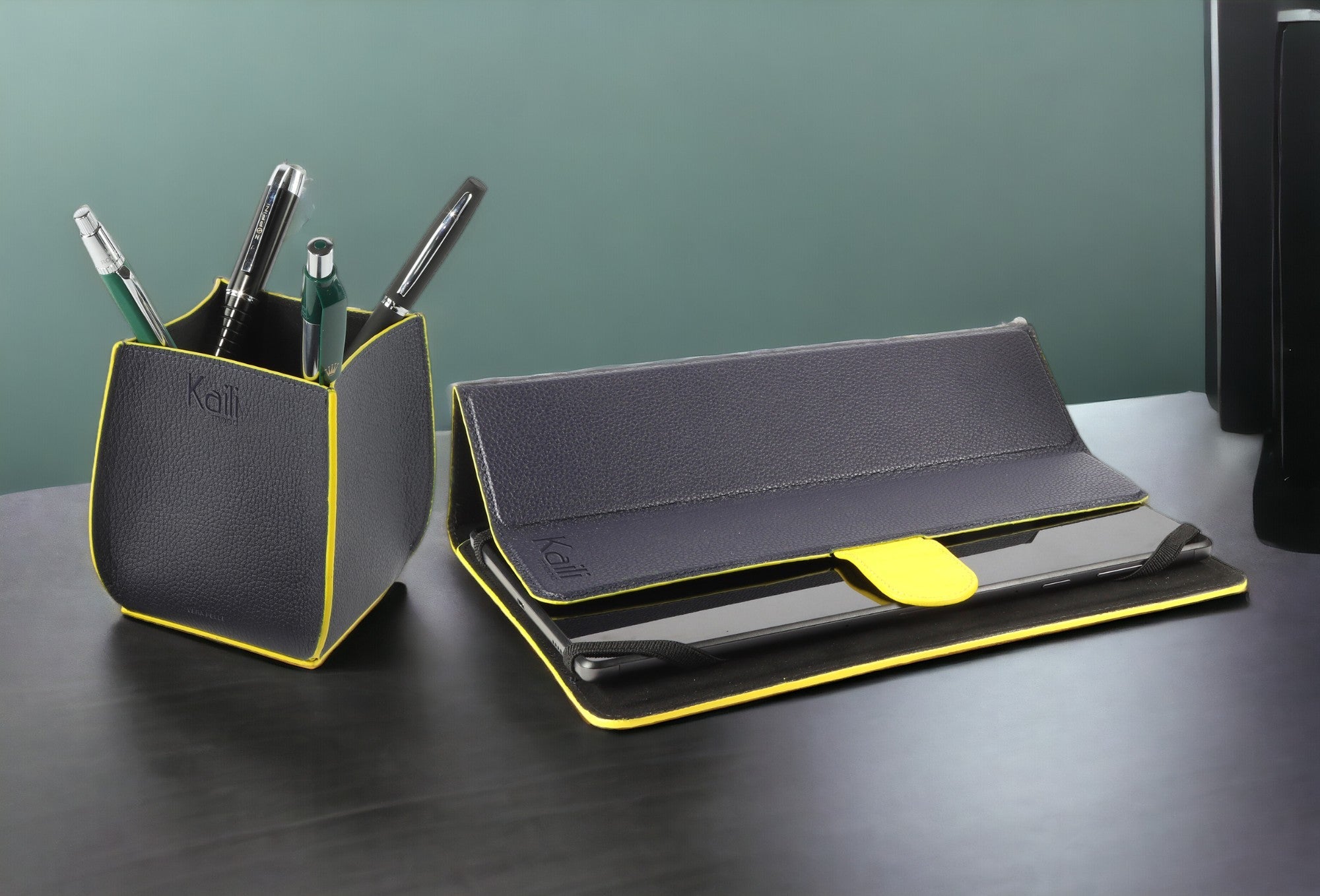 K0032DB | Desk Pen Holder made of genuine leather, full grain, dollar grain. Blue color with Yellow edges. Size: 8.5 x 8.5 x 12 cm. Packaging: gift box bottom/cover