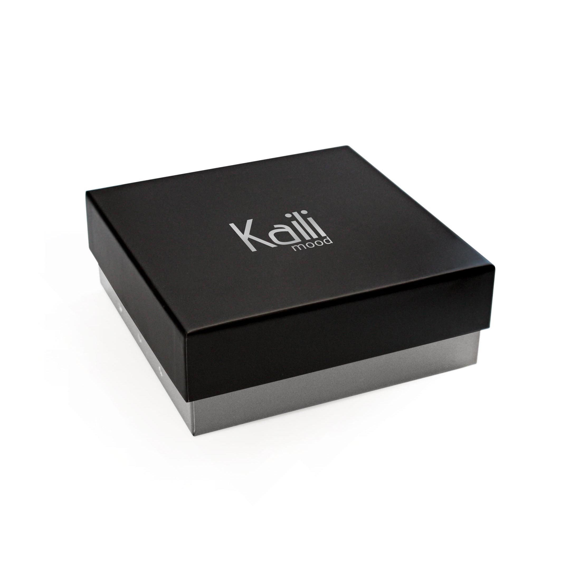 K4009KB | Cintura Uomo Allover in Fodera Pelle Finitura in Pu. Colore Antracite. Dimensioni: cm 125 x 3,8 x 0,5 (giro vita cm 110). Confezione: Gift Box rigido fondo/coperchio