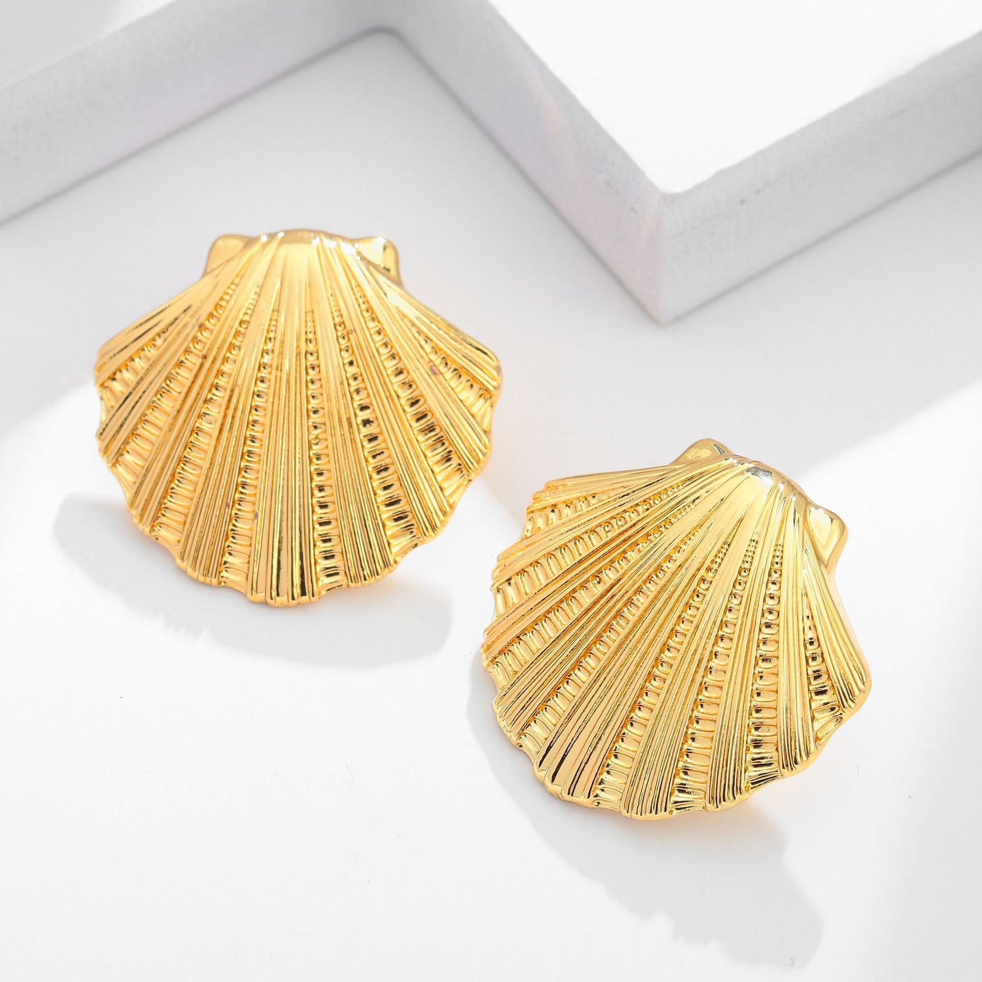 Earrings with high-end feel, starfish shells, ins earrings, metallic shell earrings, light luxury earrings