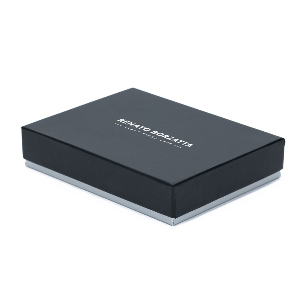 RB12004A | Men's folded wallet in genuine full-grain leather, with light grain. Black color. RFID protection. Size when closed: 12.5 x 9.5 x 2 cm. Packaging: gift box bottom/cover