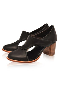 Rain Kiss Leather Heel Booties (Sz. 6)