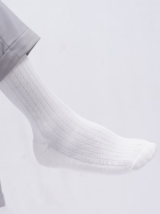 airgarb cotton comfort crew premium socks white men women leg model