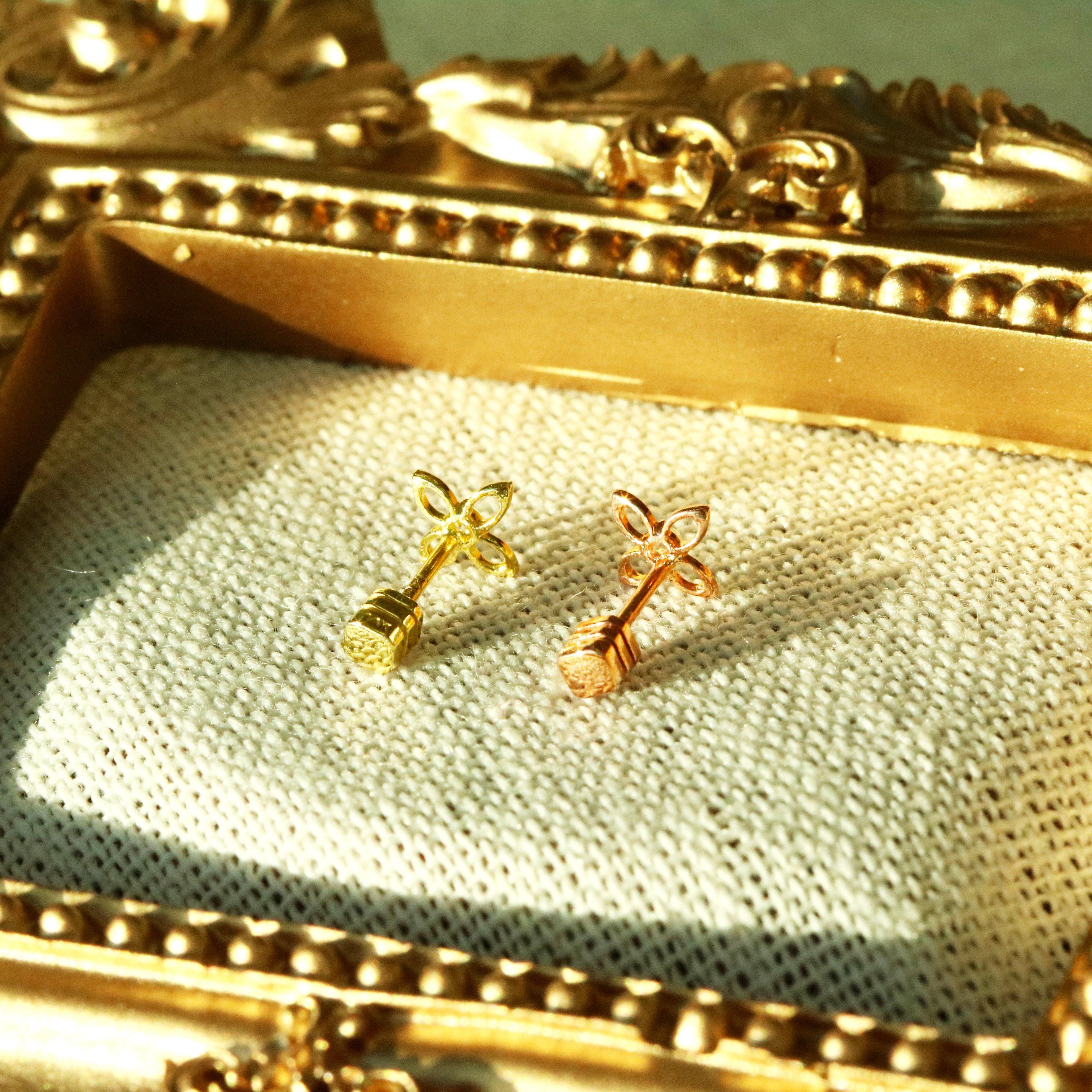 White flower barbell